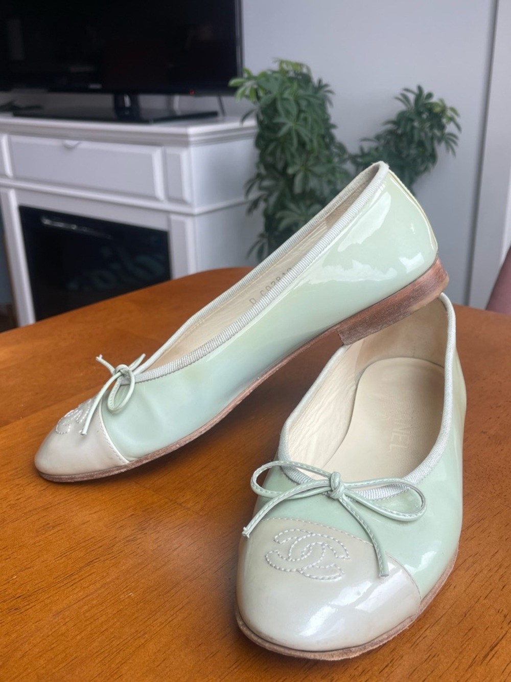 CHANEL Mint Green Two Tone Patent Leather Cap-Toe Ballet Flats - Picture 8 of 14
